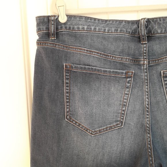 Lane Bryant Signature Fit Boyfriend Denim Midi-Rise Short Dark Wash Blue Size 18 - Picture 8 of 12